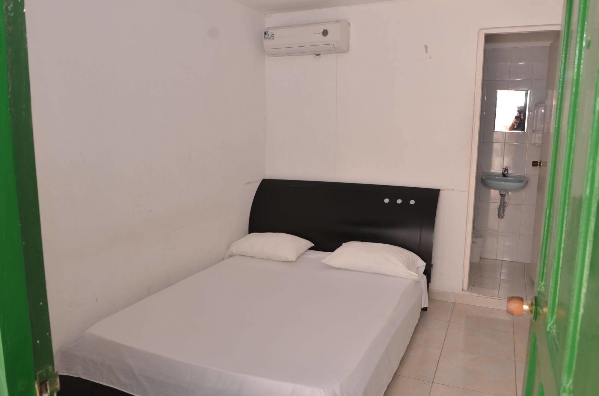 Hotel Vargas Airport Cartagena Exterior photo